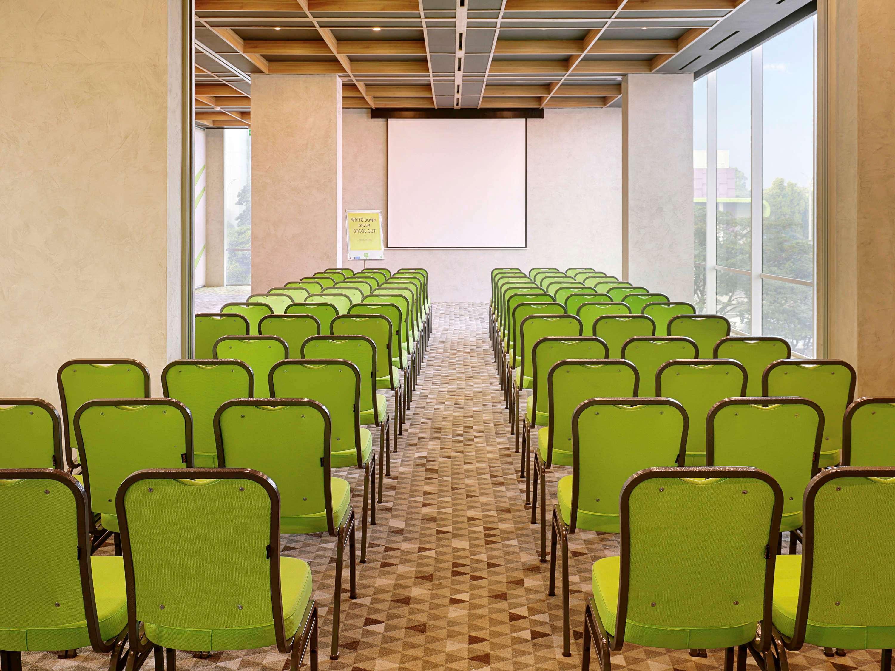 Ibis Styles Jakarta Simatupang Exteriör bild